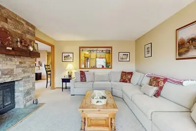 Image de Convenient townhouse w/ mtn view, balcony, bbq, pool, hot tub & gym