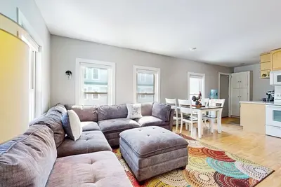 Image de 2nd-floor condo near Okemo Mtn with streaming, WiFi, partial Ac, & full kitchen