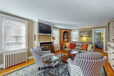 Image de Cozy dog-friendly home, fenced yard, gas fireplace, Bbq, wifi, partial a/c, w/d