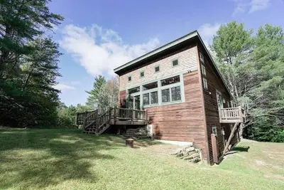 Image de Fantastic home near the slopes and town with fast WiFi, deck, fireplace & more