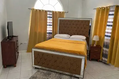Image de Charming and tranquil home in gated community!