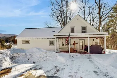 Image de Cozy farmhouse w/ mountain views, woodstove, bbq, cable, close to Okemo, w/d