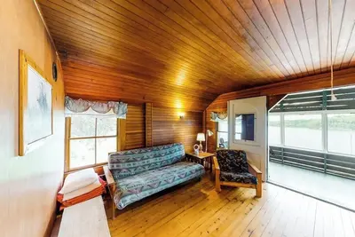 Image de Dog-friendly, porch, kayaks, & million dollar views - right on the water