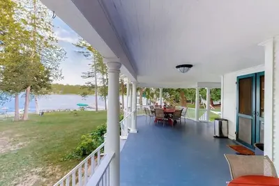 Image de Century-Old Lakefront Victorian on a Private Island—Boats, Beach & Dog-Friendly