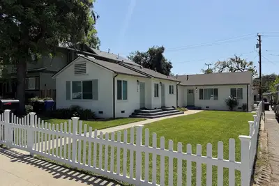 Image de Charming 2br Monrovia Home Near Shops & Dining