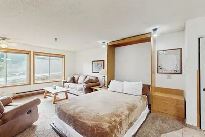 Image de Studio on the Shuttle Route with WiFi and Shared Pool, Hot Tubs, and Gym
