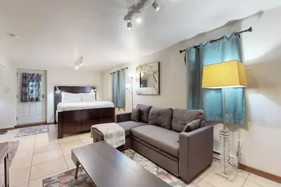 Image de Cozy Alpine Studio w/ High-End Mattresses, Hot Tub & Full Kitchen