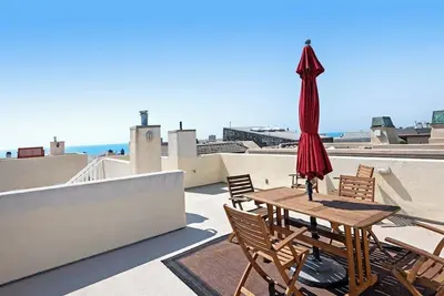 Image de Oceanview home with rooftop deck and game room - dog-friendly