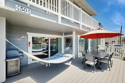 Image de Harborside home in Oxnard with short walk to beach - bring your boat