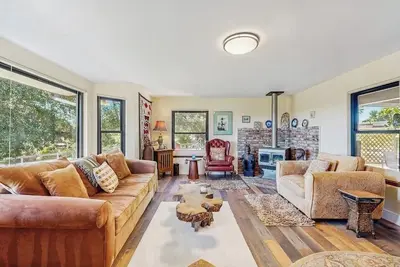 Image de Wine country home hot tub and grill, fireplace & A/C