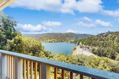 Image de Three Floors. Three Living Rooms. One View You Won