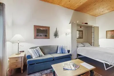 Image de Cozy resort studio - Walk to lifts, shops, restaurants & entertainment