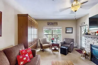 Image de Lovely home in ski-in/ski-out complex with washer & dryer + shared pool/hot tub