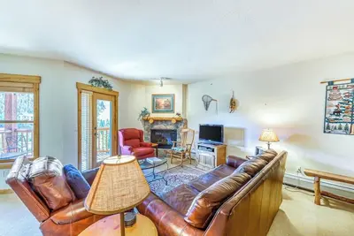 Image de Mountain condo w/ gas fireplace - elevator access, shared hot tub, deck