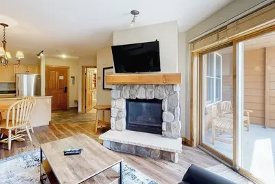 Image de Newly renovated mountain escape with pool, hot tub, WiFi & easy slope access