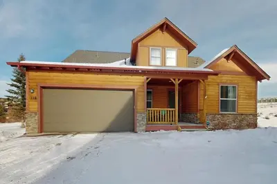 Image de Getaway with fireplace, gas fire pit, shared pool/hot tub-minutes to ski & golf