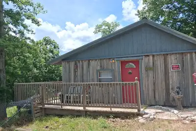 Image de Canine Retreat Tiny House Overlooking the Bluff