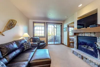 Image de Dreamy mountain escape with shared hot tub, balcony, fast WiFi & slope access