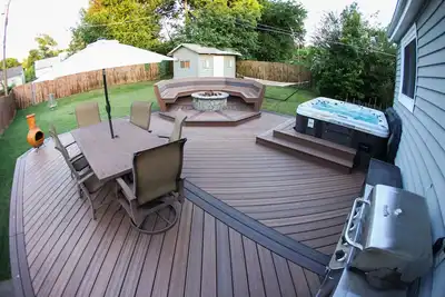 Image de Expo Luxe Basecamp- Hot Tub, Fire Pit, Pool Table