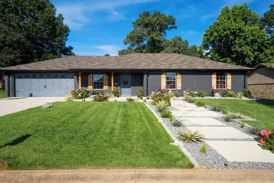 Image de Peaceful Small-Town Retreat with Everything Just Minutes Away
