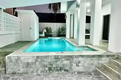 Image de 4-bedroom barn perfect  living area. 1 km. walk to naihan beach