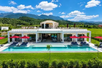 Image de Villa à Corfou avec 7 chambres à coucher, 14 couchages