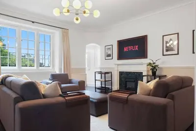 Image de Stylish Modern Edinburgh City Centre Sleeps 8