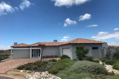 Image de Hidden Gem Un joyau unique pour 7 personnes, 3 chambres avec salle de bains privative, une piscine chauffée à l'énergie solaire pour la nage en longueur de 12 m