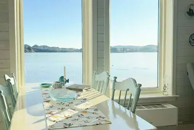 Image de Cabane de pêcheur avec son propre ponton au bord du Viksefjord