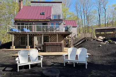 Image de Relaxing White Mountains Chalet w/ Hot Tub & Sauna