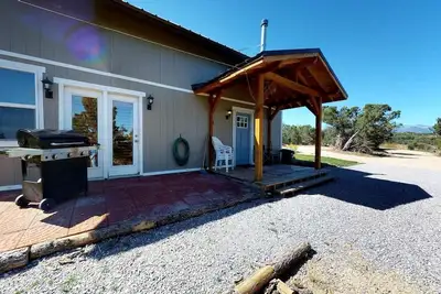 Image de Cozy Cottage with Fire Pit and Bbq Nestled in the Cedar Trees in Blanding, Utah