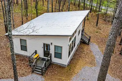 Image de Stylish Modern Getaway with Fire Pit near DeSoto Falls in Mentone, Al