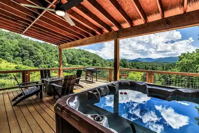 Image de Romantic Mountain Retreat with Hot Tub and Panoramic Views Near Marshall, Nc