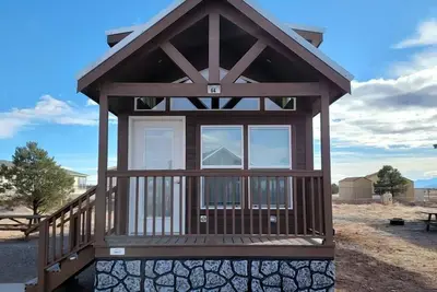 Image de Cozy New Chalet Retreat with Loft & Stunning Stargazing Views in Williams, Arizona