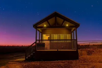 Image de Stylish Tiny Home Getaway with Spacious Loft & Outdoor Area in Williams, Arizona