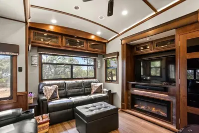 Image de Private Rv Retreat in Hill Country | King Bed in Pudron Groves