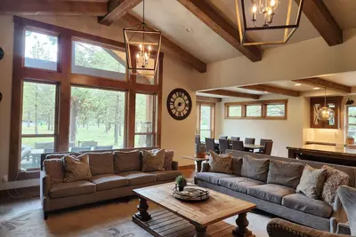 Image de Gorgeous Mountain Escape with Access to Exclusive Golf
