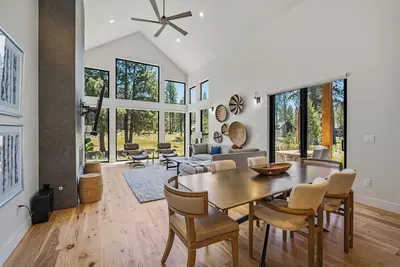 Image de Beautiful Forest Escape with Access to Forest House
