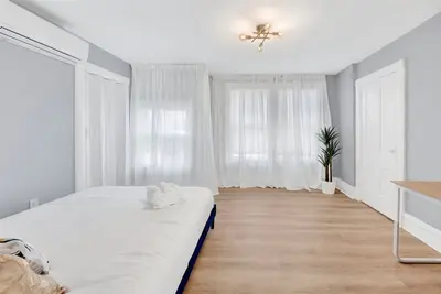 Image de Luxury 3br Retreat with Game Room / Backyard Pergola / Fireplace & Free Parking