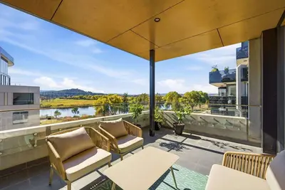 Image de Tranquil 2-Bed with Water View