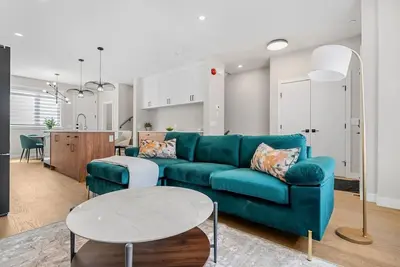 Image de 2 King Bed | Garage | Min to UofC | New