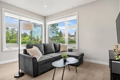 Image de 2 King Bed | Sofa Bed | Garage | Min to UofC | New