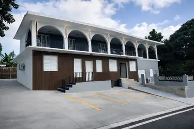 Image de Top Floor Gem | Huge Balcony + Parking + Nature