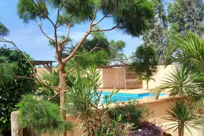 Image de 5 mns à pied du village, 20 des plages. Studio  confort, piscine jardin terrasse