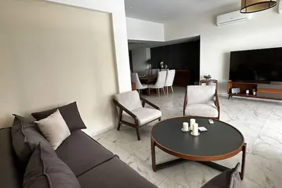 Image de Apartamento con piscina y linda vista al lago