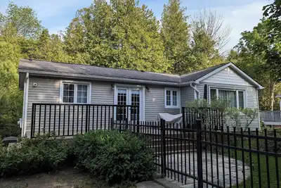 Image de 1 acre Beachside Cottage along the Shipley Trail