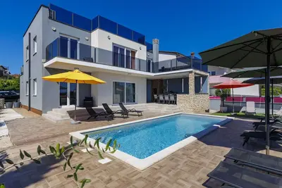 Image de Maison de vacances privée avec Wifi, piscine privée, climatisation, Tv, terrasse, animaux admis