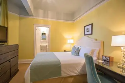 Image de Family Getaway | 2 Stylish Units | Pet-friendly | Near Providence Park - 0. 2 mi