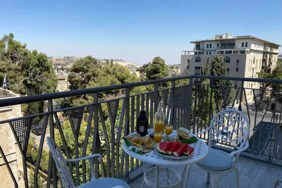 Image de Chic 2 bedroom on Haneviim Street in City Center with Temple Mount View