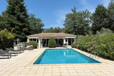 Image de Evasion et sérénité dans cette villa avec piscine Xxl
